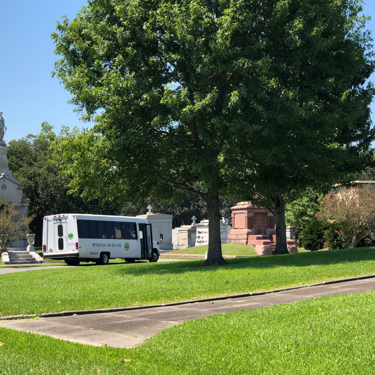 2019-09-04-13.57.46 Tour bus